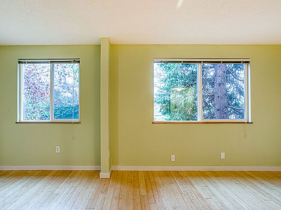 5th image of 11 SW Curry St APT 16