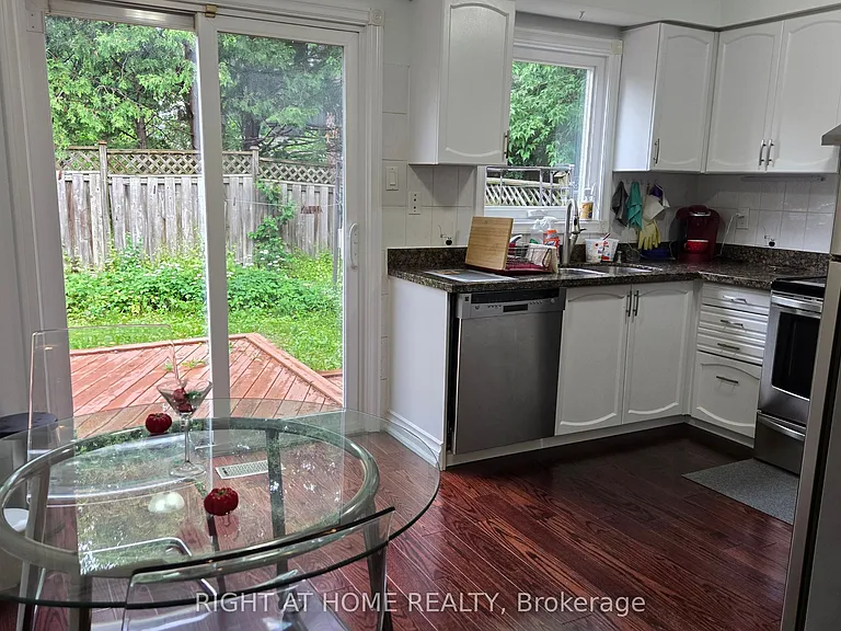 5 Constellation Cres — Photo 2