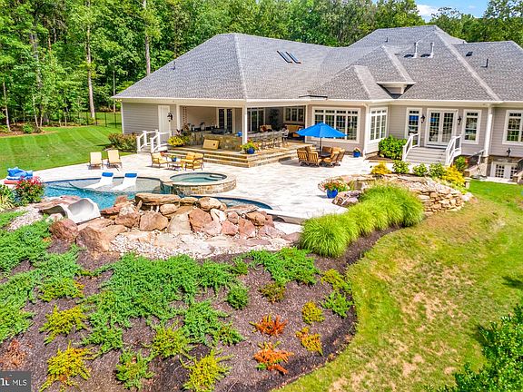 4th image of 1005 Saint Anne Ln