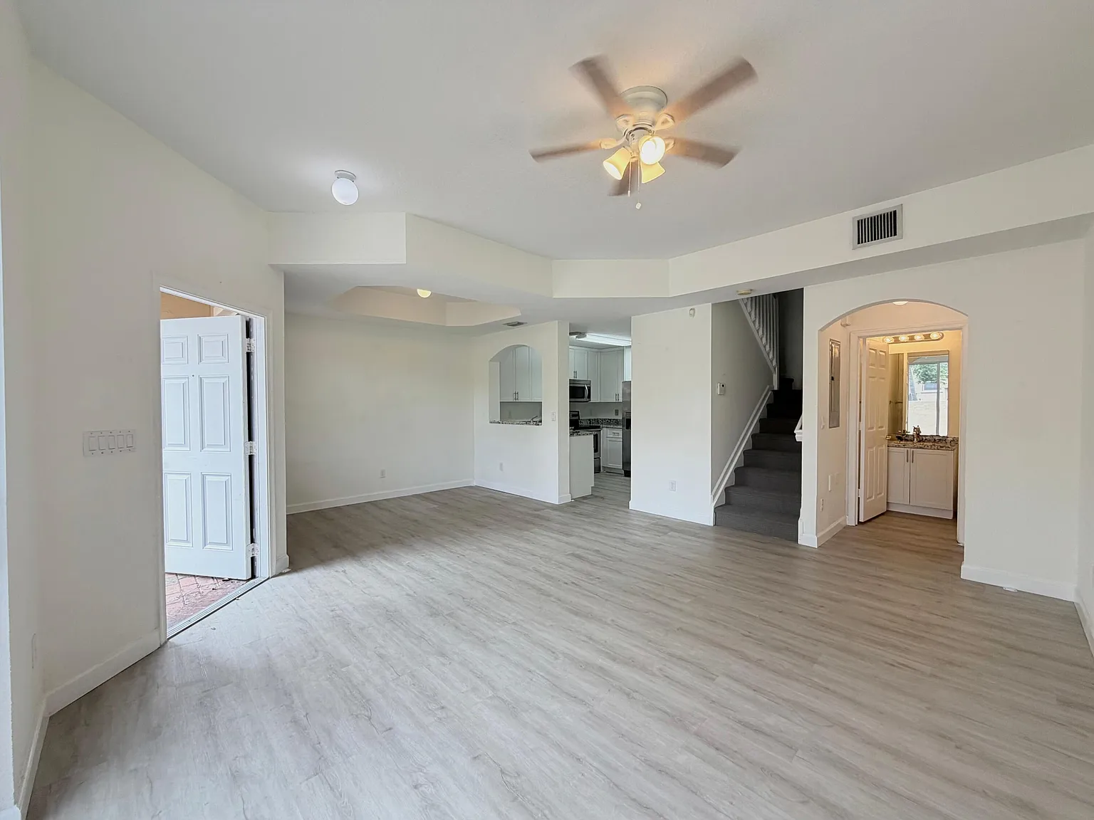 2 bed, 2.5 bath, 1086 sqft, $2,200 — Photo 3