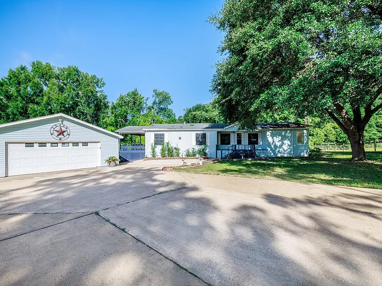 1579 Tara Dr — Photo 2
