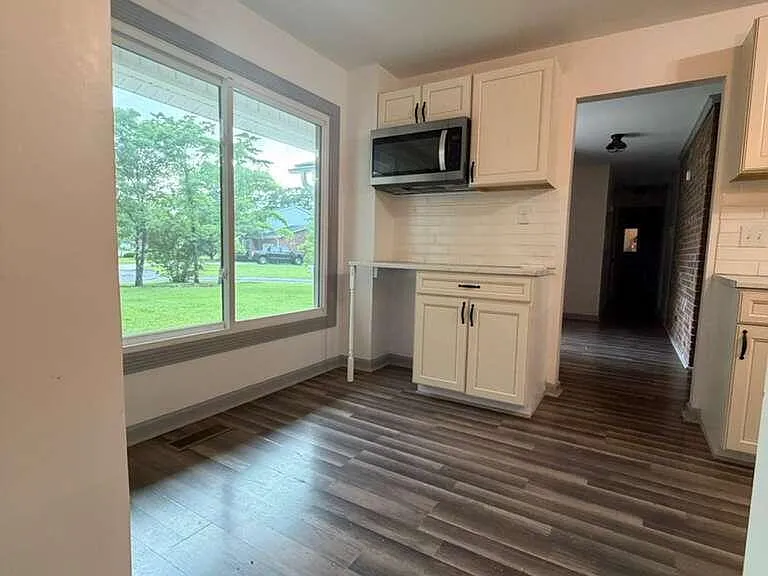 206 Little John Ln — Photo 12