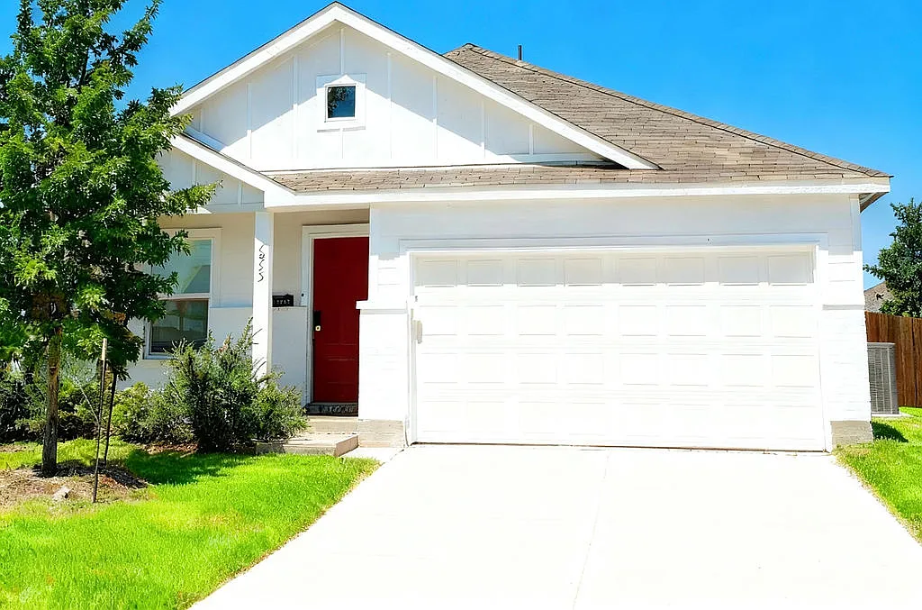3 bed, 1271 sqft, $2,399 — Photo 1