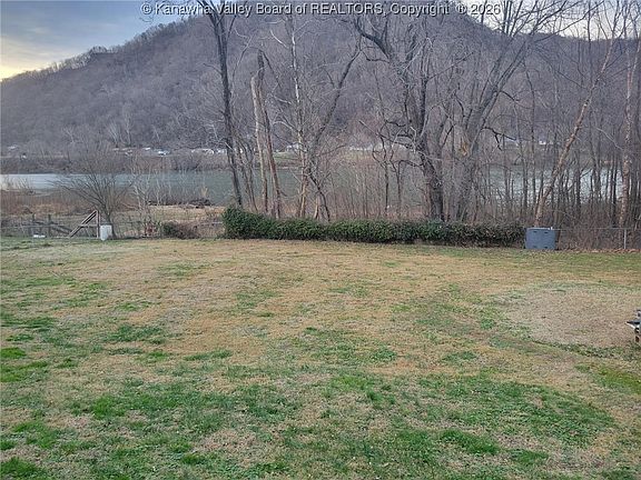 3rd image of 1010 Kanawha St