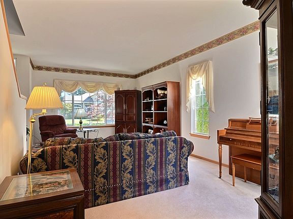 4th image of 8922 180th St E