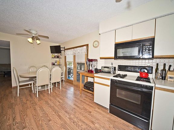 4th image of 826 Pioneer Dr