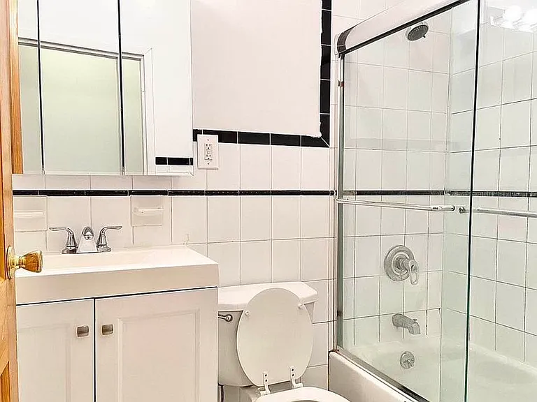 1693 Lexington Ave #2C — Photo 4