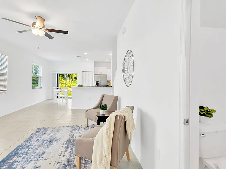 6032 Shiner St — Photo 2