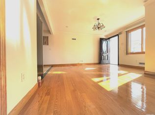 50-32 193rd St, Fresh Meadows, NY 11365