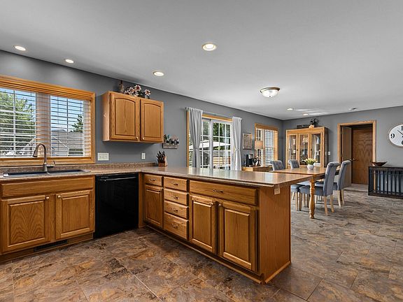 5th image of 3023 E Greenleaf Dr
