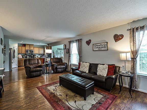 5th image of 4879 Parkside Dr