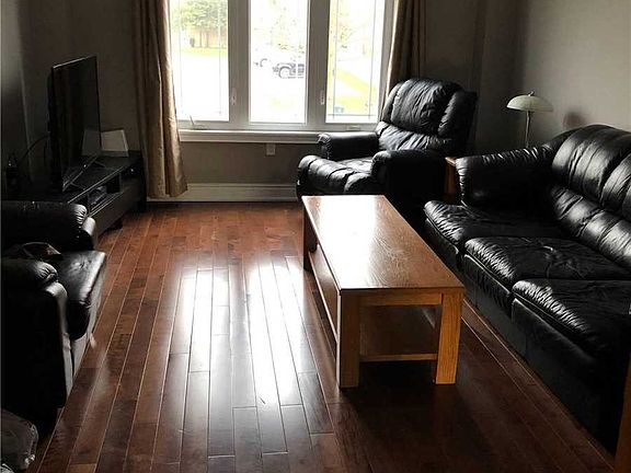 5th image of 18 Sherbourne St