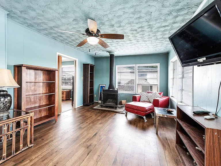 325 Palm Dr — Photo 18