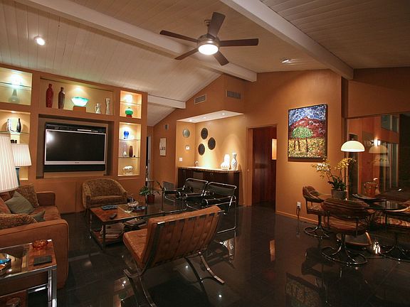 5th image of 221 N Burton Way