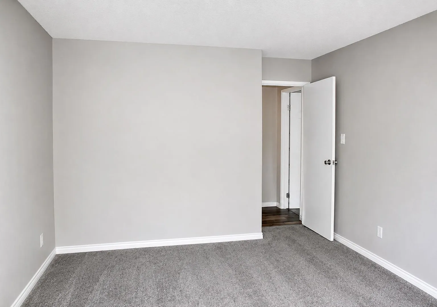 Heather Gardens 55+ Community 2 bedroom 2 bathroom condo! — Photo 3