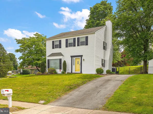 2409 E Colonial Dr, Marcus Hook, PA 19061