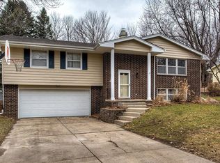 704 41st St, West Des Moines, IA 50265