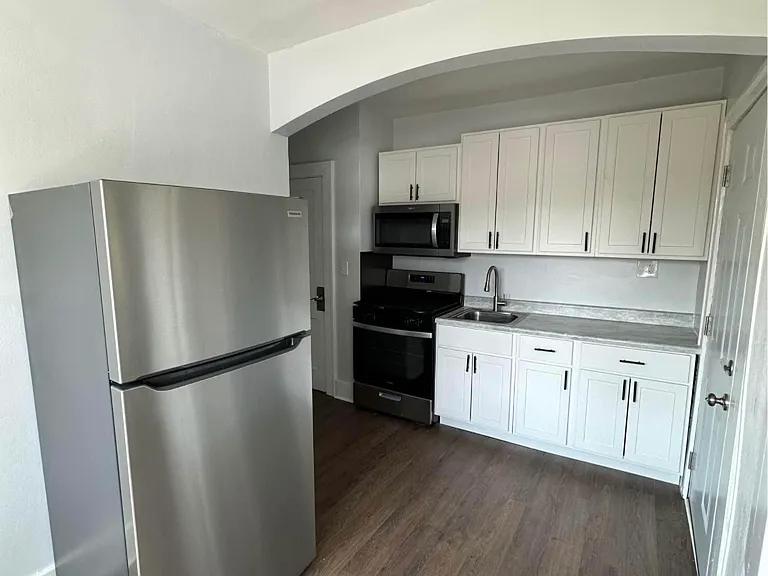 320 Meriline Ave #301/302 — Photo 10