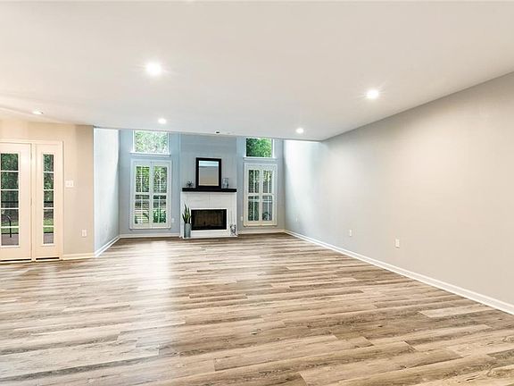5th image of 105 Catalpa Ln Unit 105