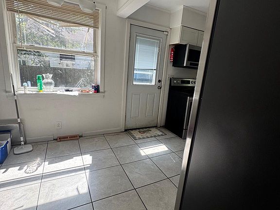 5th image of 225 Giles Rd