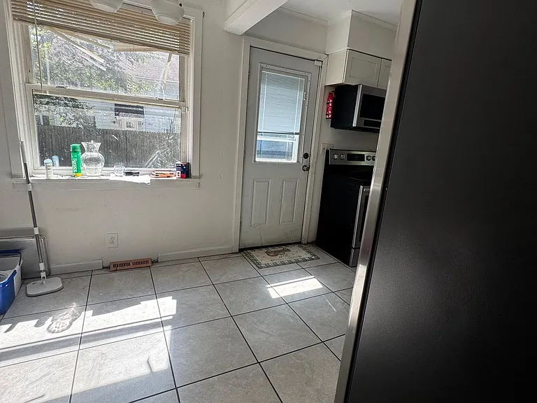 225 Giles Rd — Photo 5