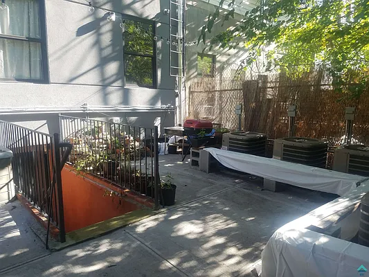 Rented by EXR | media 4