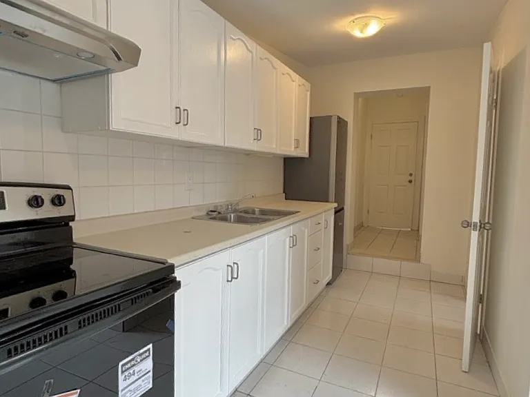 93 Barton St E #3 — Photo 14
