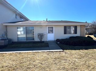 116 Cotuit Ct #1312, Schaumburg, IL 60193