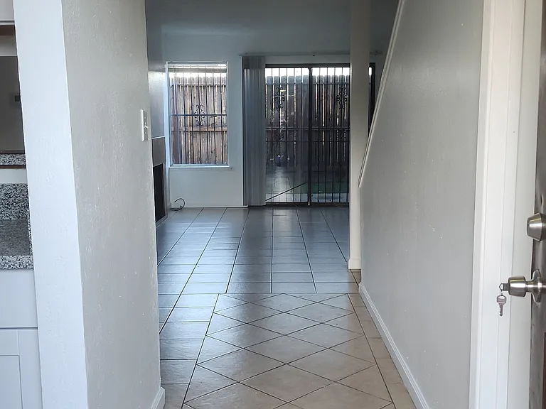 1221 N Peach Ave #112 — Photo 6