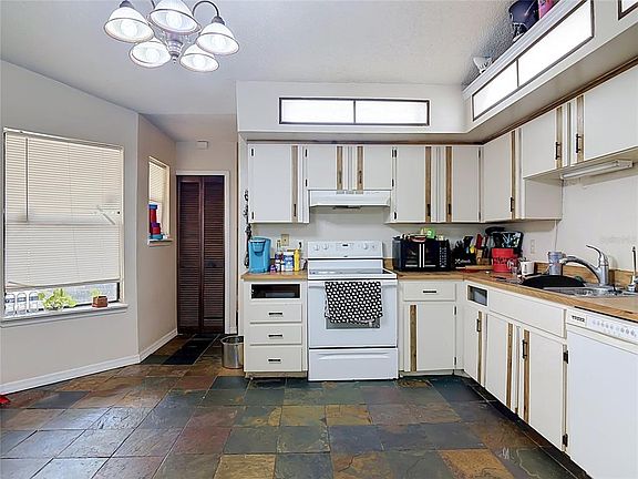 2nd image of 1072 Peak Cir
