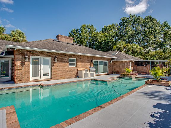 2nd image of 2414 Berkshire Dr
