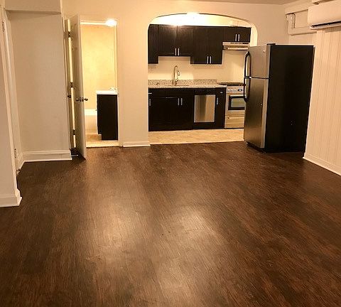 2nd image of 921 Saint Paul St #923-G1