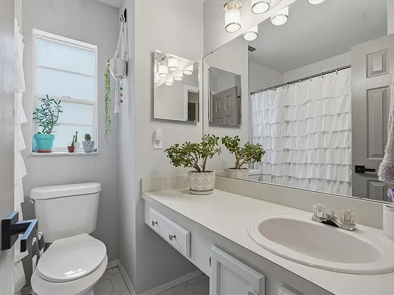 2120 Fletchers Point Cir — Photo 16