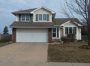 15401 Ridgeview Dr, Clive, IA 50325