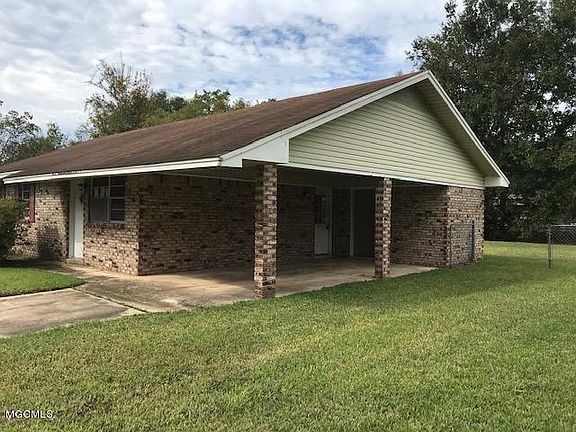2nd image of 636 Cypress Dr