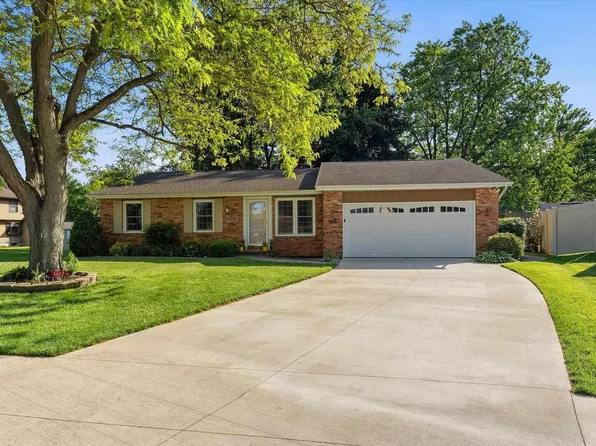 1612 Kerry Ct, South Bend, IN 46614