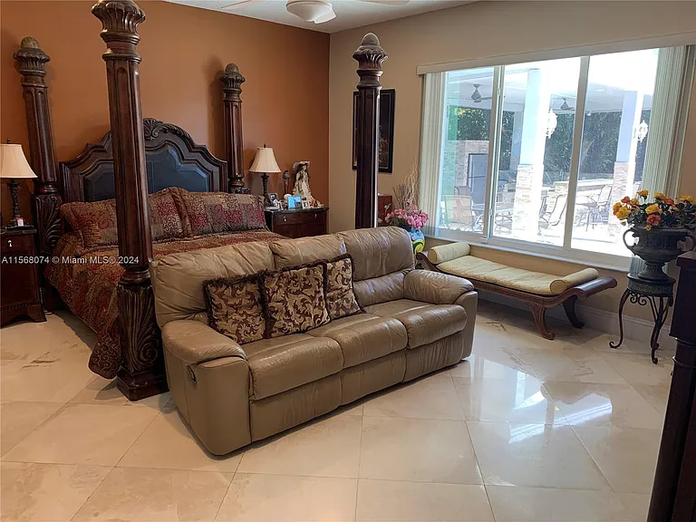 7625 SW 75th Ave — Photo 16