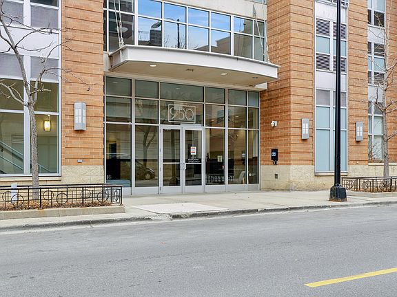 2nd image of 950 W Monroe St Unit 809