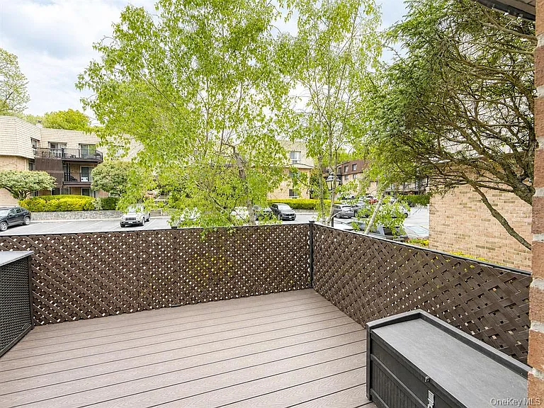330 Central Park Ave #F8 — Photo 9