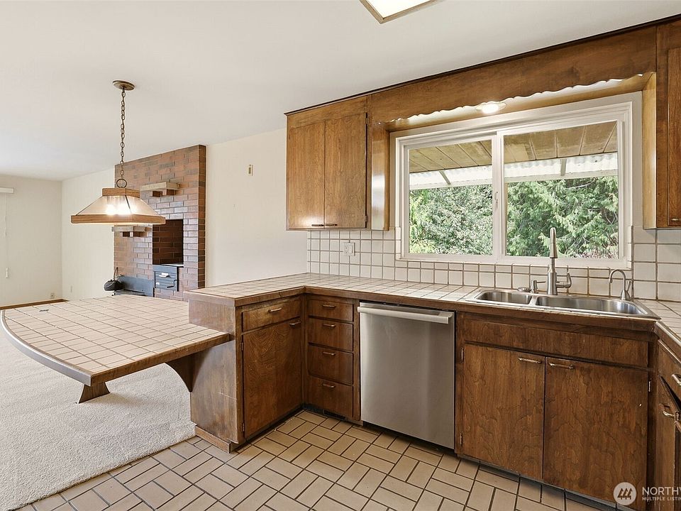 2nd image of 8957 188th Street SW