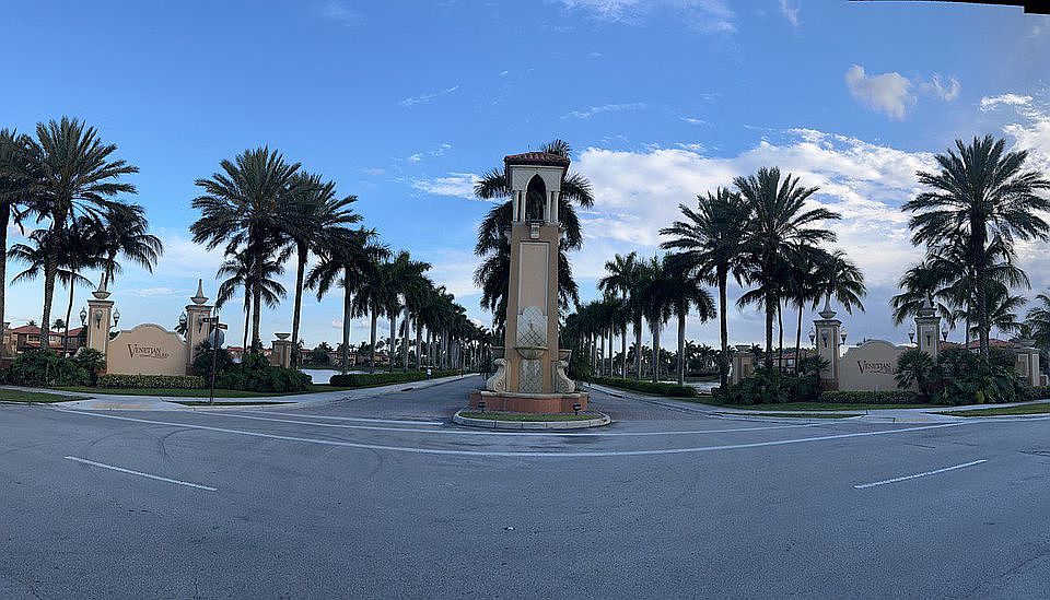 Ventian Isles main entrance