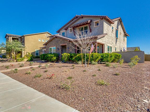 3rd image of 2527 N Acacia Way