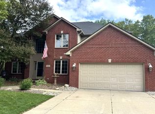 18402 Sumpter Forest Dr, Macomb, MI 48042