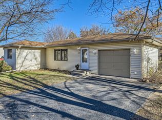 1400 Carriage Hills Dr S, Cambridge, MN 55008