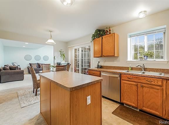 5th image of 6343 Jonquil Ln
