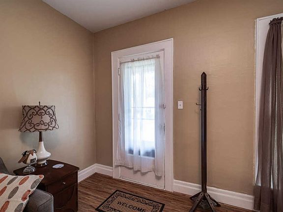 5th image of 6254 Benneville St