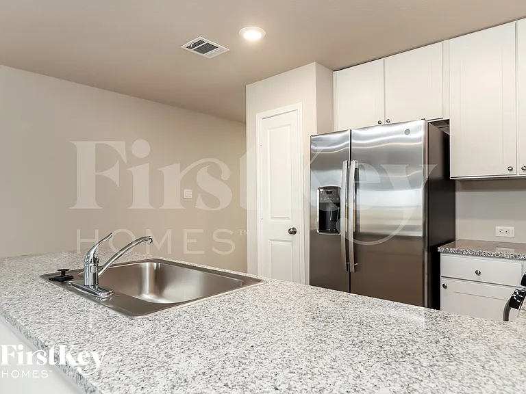 10610 Varmus Dr — Photo 6