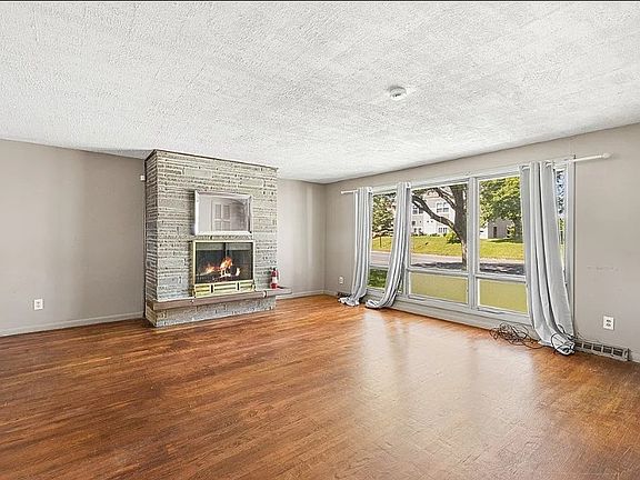4th image of 1138 N Glencove Rd