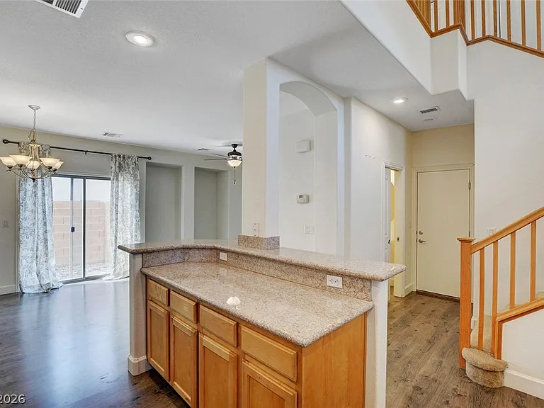 127 Tilbury Ave — Photo 8