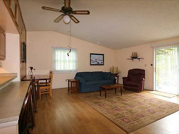 5th image of 939 Chatsworth Dr